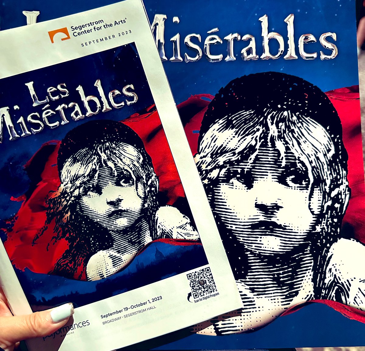 Mikinezumi1's tweet photo. フランス7月革命(La Révolution de Juillet)起こしてくるね
#イマソラ
#lemiserable https://t.co/cXZ7ksuzWD