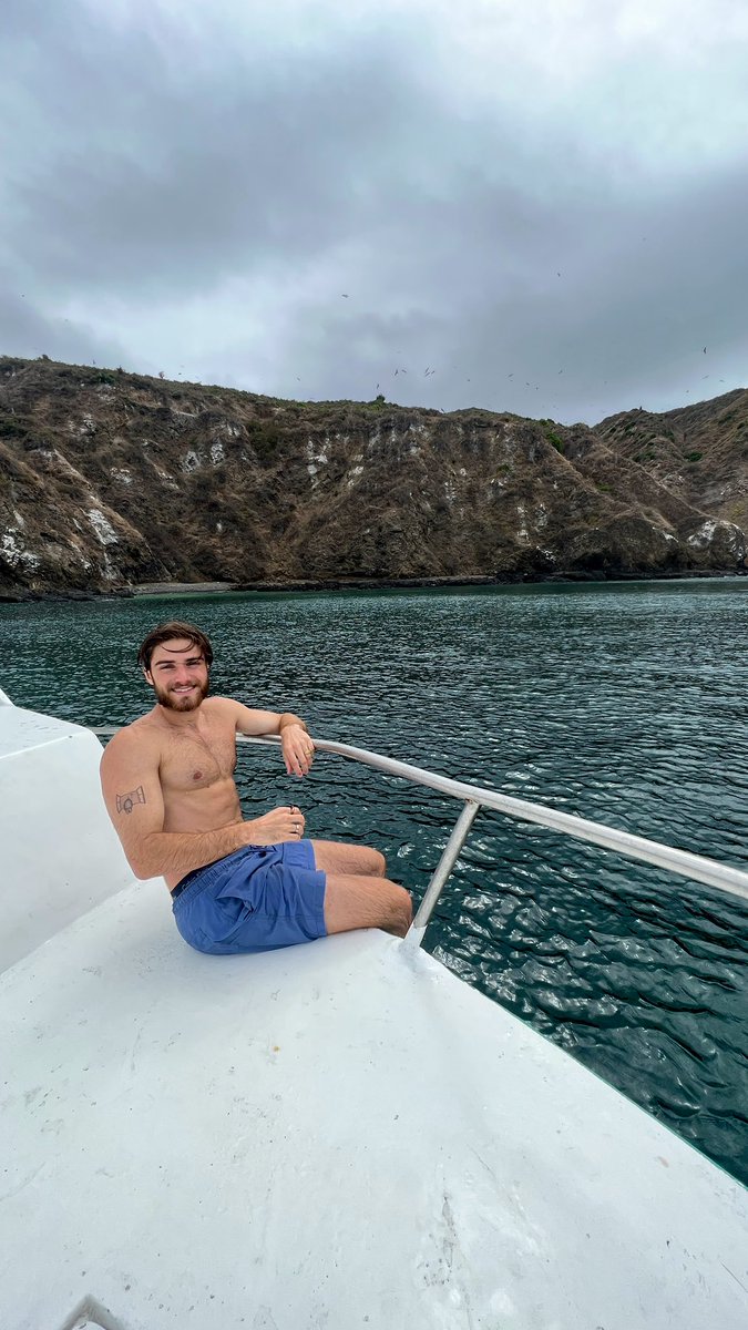 micaelazapata_'s tweet photo. No no es Galápagos, es la Isla de la Plata. Toman un barquito desde Pto López y ven ballenas, más de seis tipos de aves, hacen snorkel con peces de colores, caminan toda la isla y disfrutan del alta mar🏝️🦆🐠🐳 💙🌊🥹 https://t.co/UOBL4Ti5oi