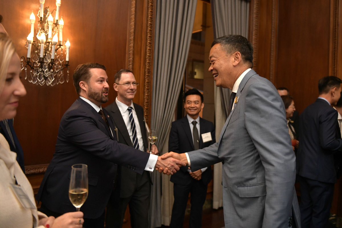 A great honour and pleasure to attend the gala dinner jointly hosted by the <a href="/USASEANBusiness/">US-ABC</a> Council and the <a href="/USChamber/">U.S. Chamber</a> of Commerce. This evening celebrates the dynamic and mutually beneficial partnership between the private sectors in 🇹🇭, #ASEAN and 🇺🇸. 

Among the esteemed