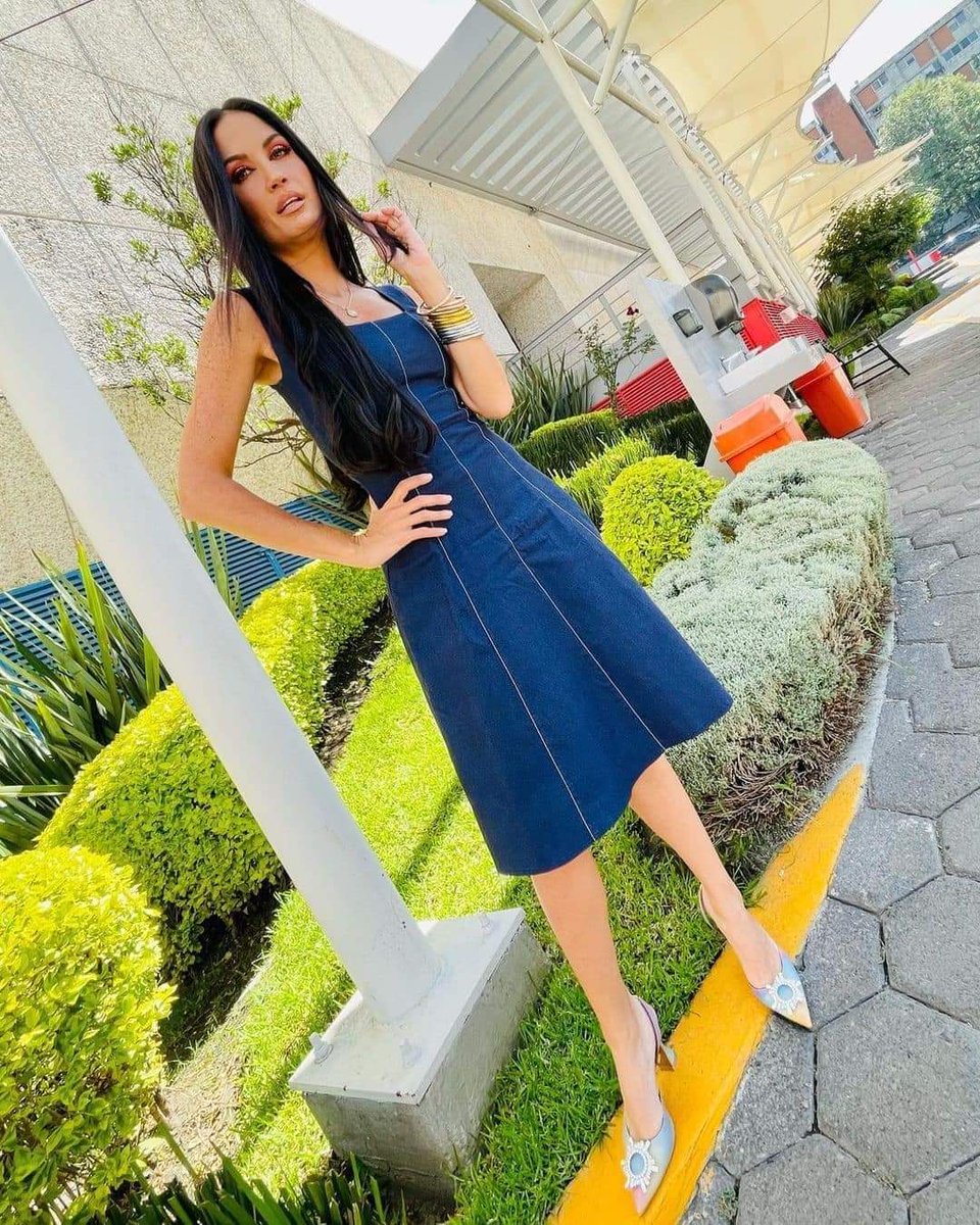 AR_Bochinche's tweet photo. Mi cara cuando veo a #MaxineWodside 
Según #TvyNovelas https://t.co/qojWsW4N4w
