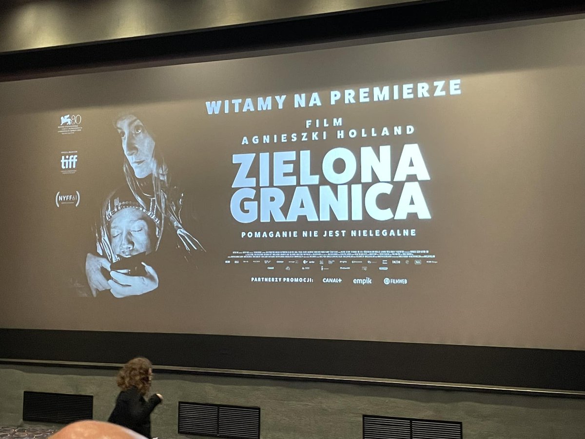 Nie da się złapać oddechu. Od Agnieszki Holland dostało się wszystkim. Polsce, Unii, władzy i opozycji. Solidny łomot. Na młodych prawaków ten film podziałałby jak elektrowstrząsy, gdyby go zobaczyli...
#ZielonaGranica #AgnieszkaHolland