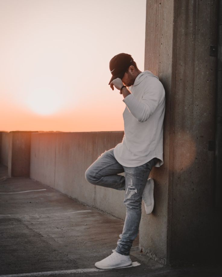 ZaquielMayorga's tweet image. Gentlemens, get ready to rock the cap trend! Caps are a fantastic accessory, especially if you're sporting long hair like a pro. From casual to chic, they're a versatile addition to your wardrobe. 🔗 #MensFashion #CapsForAll