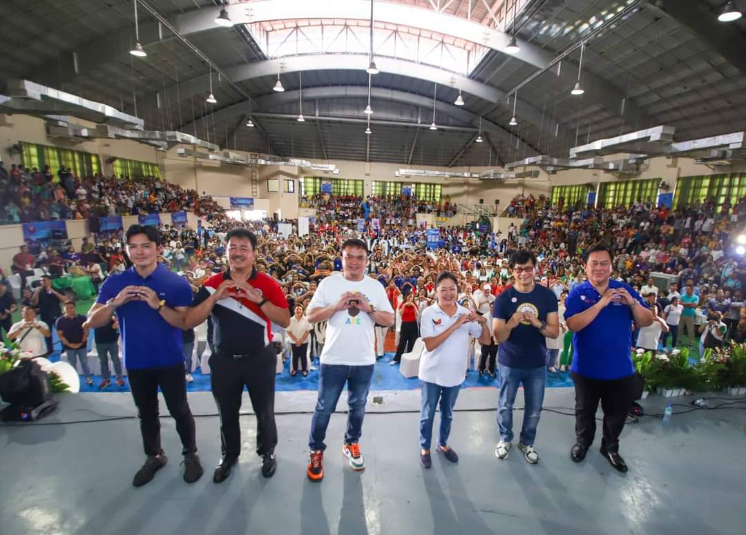 tribunephl's tweet image. First Lady Liza Araneta-Marcos, together with the DILG, DOH, and TESDA, rolled out the “Lab For All” caravan in San Rafael, Bulacan, benefitting around 1,866 residents. Read more at: tribune.net.ph/2023/09/21/fir…

#LizaMarcos #LABForAll