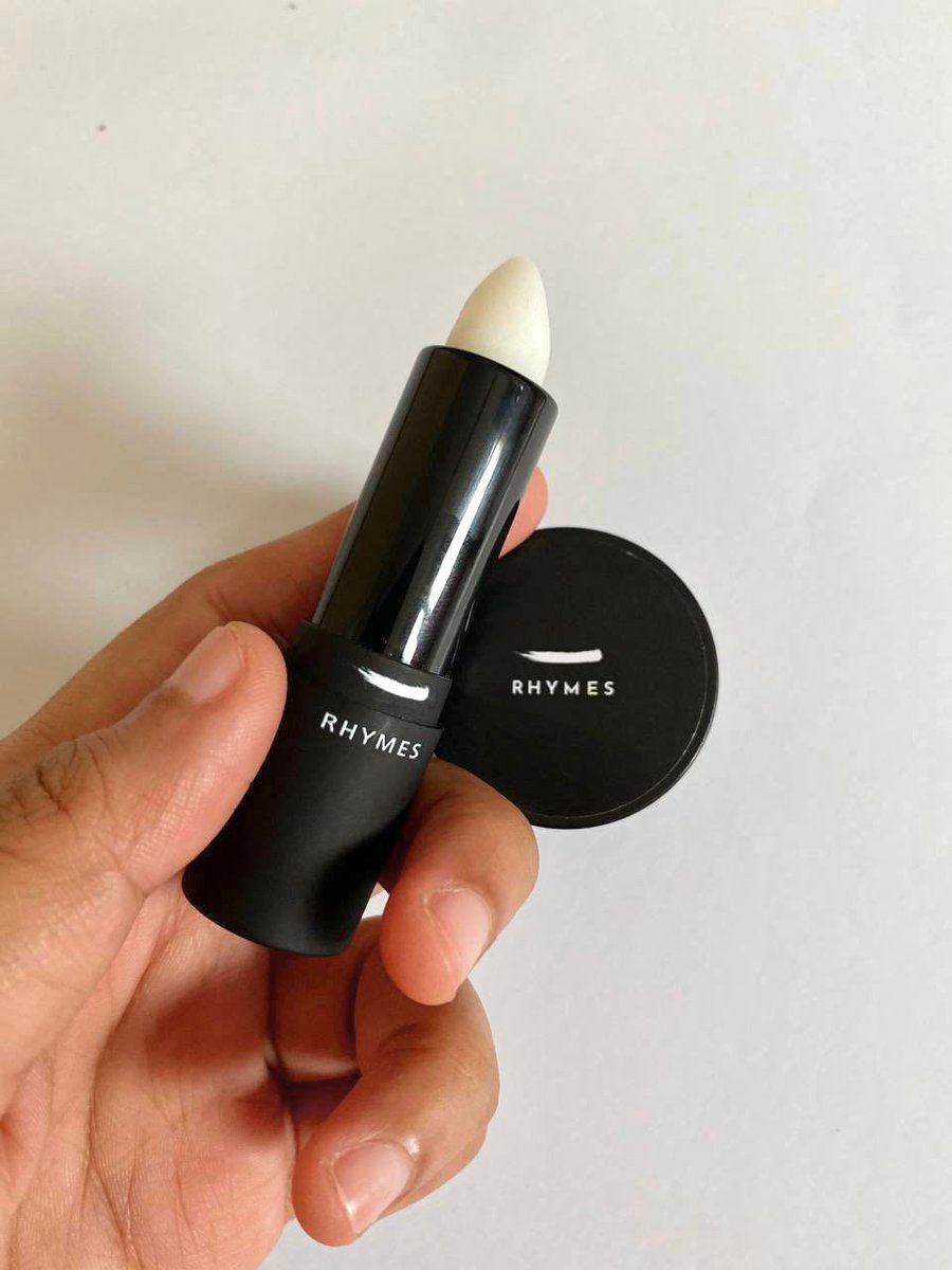 Power gila lipbalm rhymes ni. Baru sapu 2-3 layer nipis je dekat bibir malam tadi sampai pagi ni bibir lembut 😭 Kalau lipbalm lain tunggu lah berhari2 bibir kalau dah kering mmg tak pernah elok. This one worth it! Tak melekit. Lelaki perempuan sesuai guna 💯