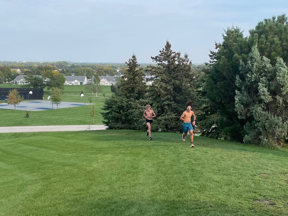 Inspired by greatness, we did our Walter Payton Hill Workout today at 4 Seasons Park!!! <a href="/paytonsun/">Jarrett Payton</a> <a href="/walterpayton/">Walter Payton</a> <a href="/WPCPXC/">Walter Payton Cross Country</a> #Sweetness #NeverDieEasy #34 #TheCRC #ChampionshipCharacter
