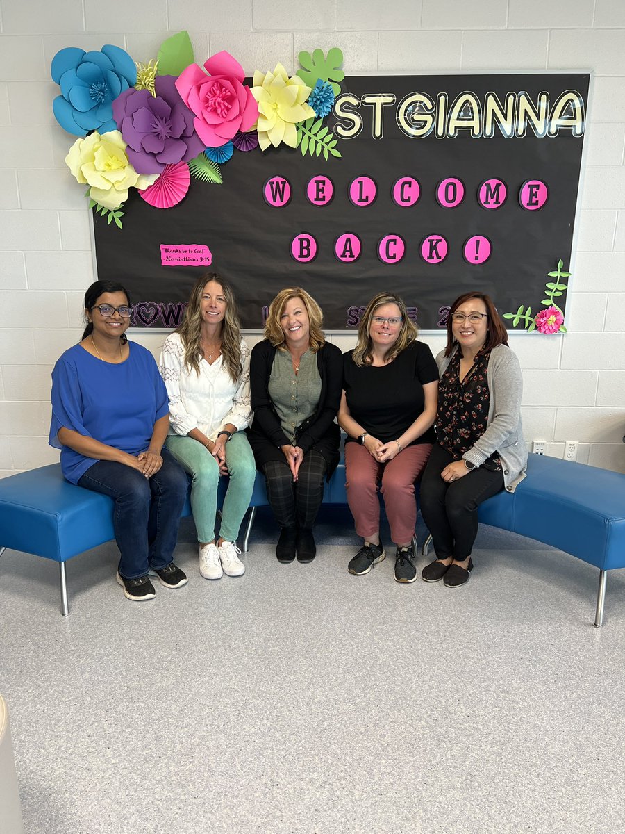 StgiannaC's tweet photo. 💜Introducing our EA and Learning Commons gems:💜
Librarian: Mrs. Eresman (Helm)
Ms. Mazurek
Mrs. Bevan
Mrs. Balazuela
Ms. Schutte
Mrs. Pereira
#CSSD_edu
#stgiannafamily https://t.co/6V6VGyOo1O