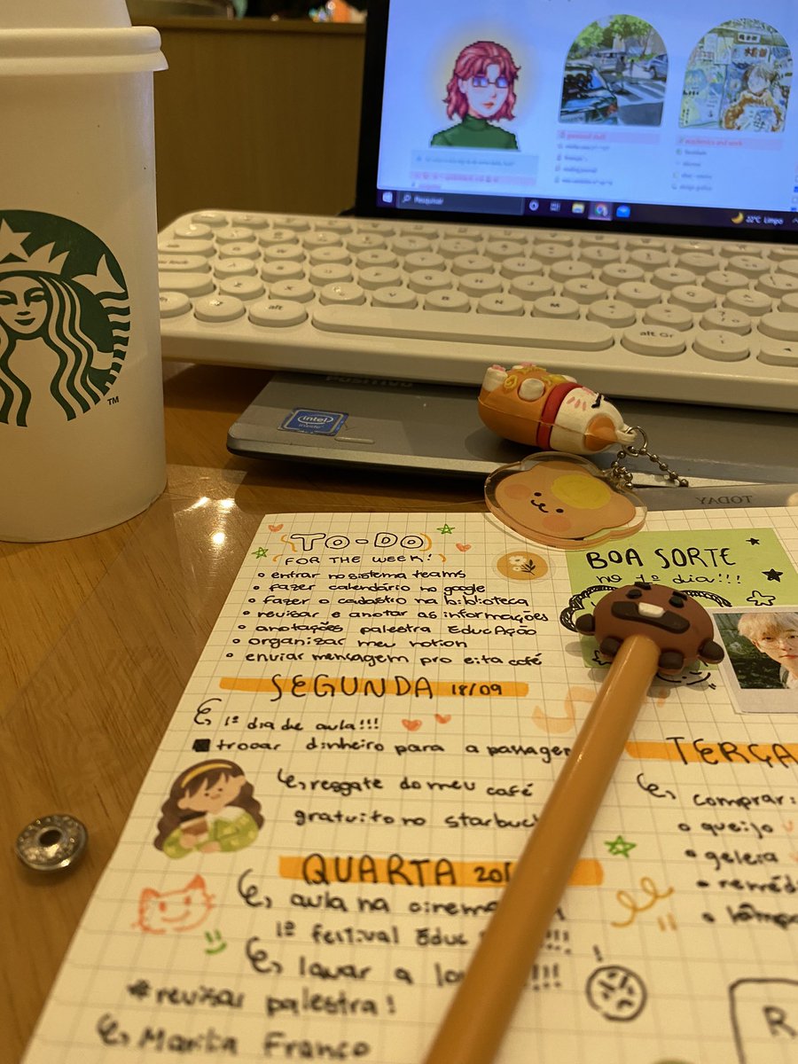 notcoollui's tweet image. trabalhando e organizando a semana 📔📚