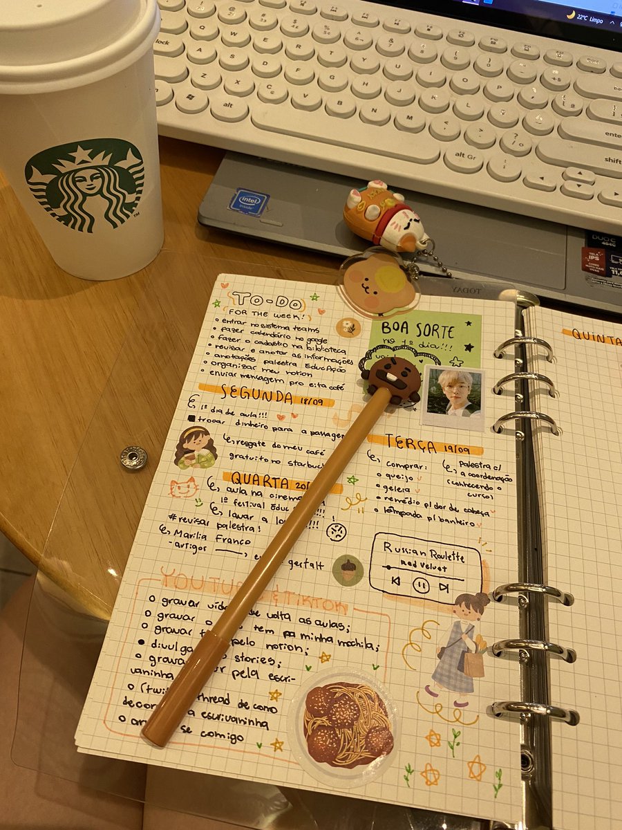 notcoollui's tweet image. trabalhando e organizando a semana 📔📚