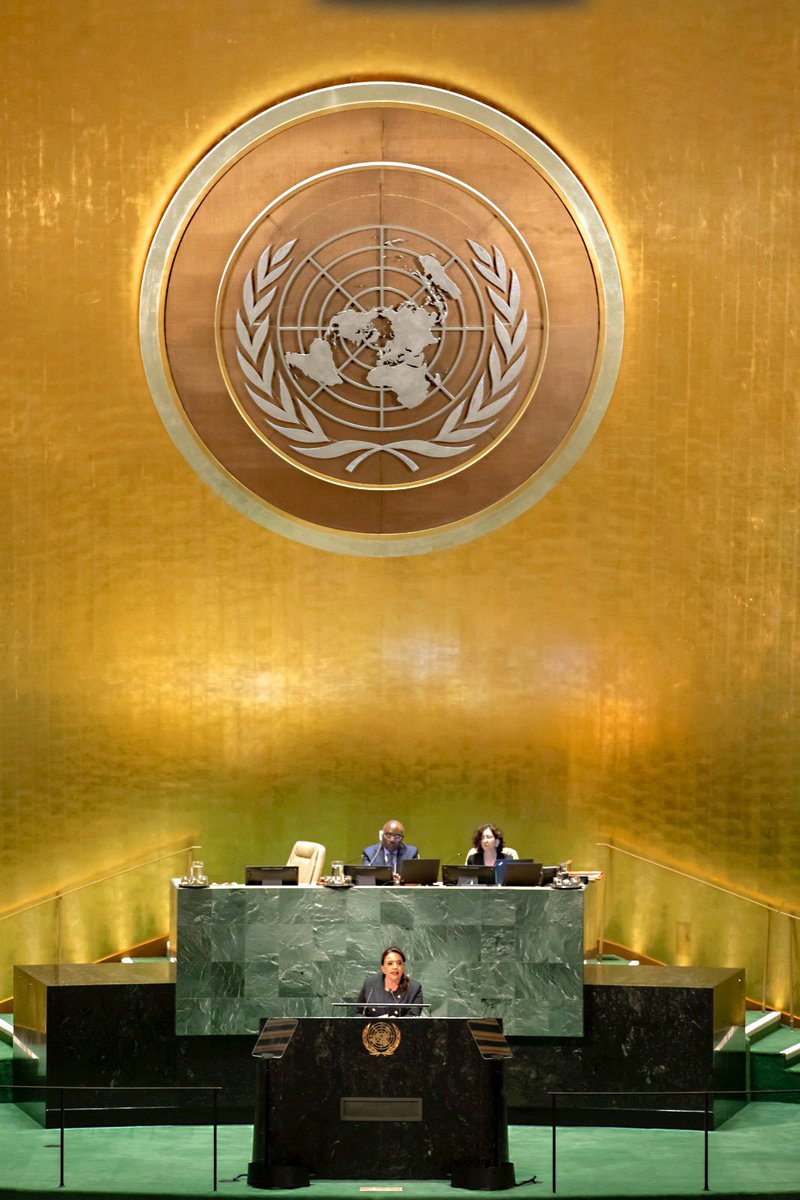 📌¡HISTÓRICO! |🇭🇳🇺🇳 La presidenta de la República <a href="/XiomaraCastroZ/">Xiomara Castro de Zelaya</a> participó en la 78 Asamblea General de las Naciones Unidas. En su discurso la gobernante hondureña dijo que la CICIH es la única forma de depurar el Estado infiltrado por el crimen organizado y abogó por el fin de