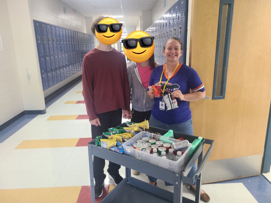 The AVID Kindness cart was out again passing out treats here <a href="/EustisMiddle/">Eustis Middle School</a> to show our teachers how much they are appreciated!!!
