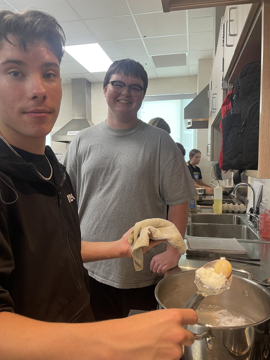 Today was all about eggs in Chef K’s Intro to Culinary class at @Denton_High. Here are some students working on their (egg) poaching skills.