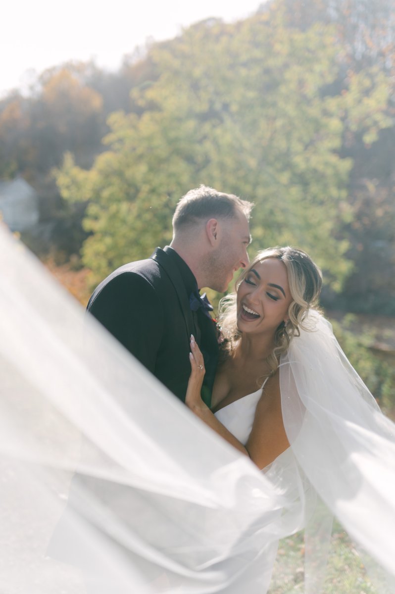 Get lost in the magic ⭐️ Congratulations to Dylan + Ian on their spectacular day 
Let’s talk 💌 info@riverhousenewhope.com 
📷Mario Oliveto Photography