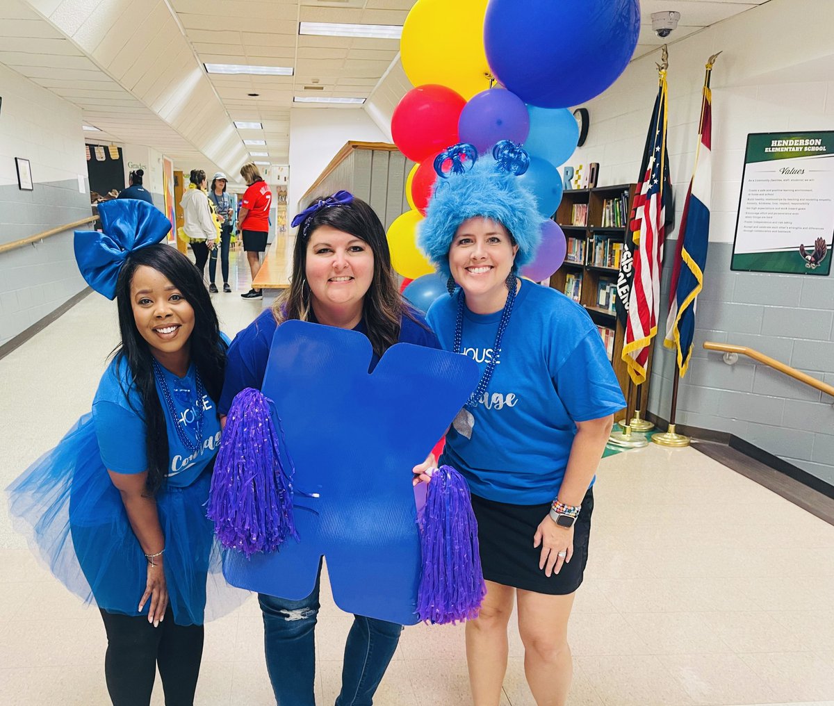 MrsVB_HES's tweet photo. Today is sorting day! We are beyond excited to begin our House System at Henderson! #ItsTimetoSOAR
♥️💛💙💜 https://t.co/QIwR0Y5Hp0