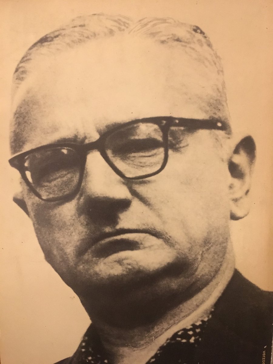 Simon Vestdijk. Foto op de achterzijde van de vijfde druk van De vuuraanbidders, eerste deel.