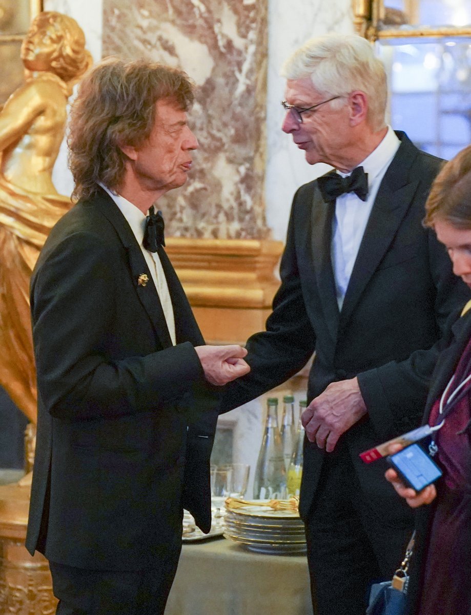 The King and Queen attended the State dinner with President Macron and Brigitte Maccron chapel of the Palace of Versailles. Among the invited guests were Mick Jagger and Arsene Wenger