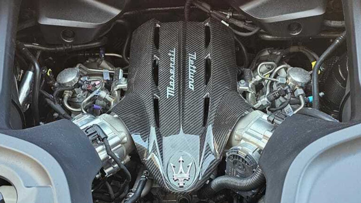 Barrett_Jackson's tweet image. The #MC20 is an all-new model from @Maserati and is the marque's first #midengine #supercar since the legendary MC12. #Maserati built an entirely new engine for the MC20, a 3.0-liter #twinturbo #V6 that cranks out 630hp. 

See more: bit.ly/NOLA23-2023Mas…