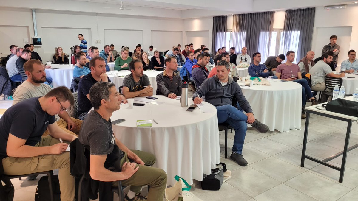 alejandro_rossa's tweet photo. Hoy 60 asesores de la región centro se capacitaron con dos expertos en fertilidad de suelos! @garciaf_nutri @ReussiNahuel de la mano de @ProfertilAgro #Gaviglio Espectacular jornada en #SanFrancisco https://t.co/ta304luquF