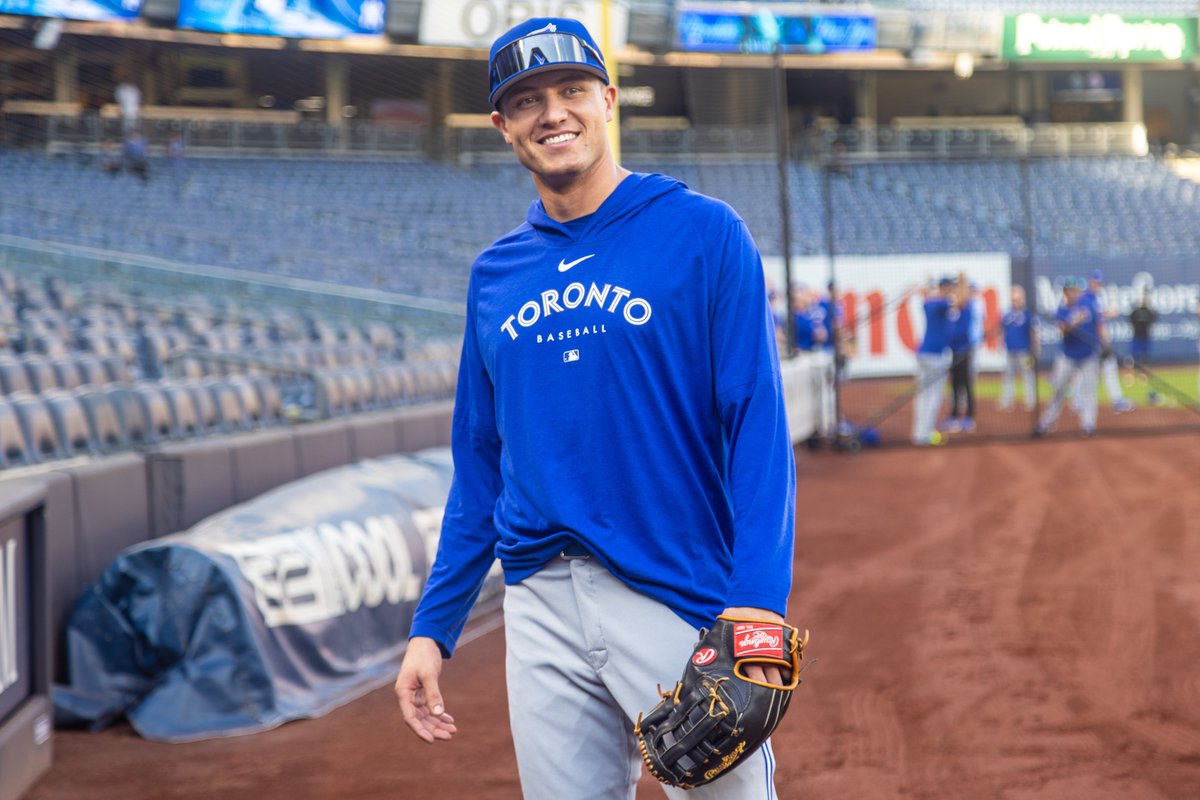 BlueJays's tweet photo. Officially a Major Leaguer ✍️

Welcome to The Show, Cam Eden! #NextLevel https://t.co/EDZT6RnFaz