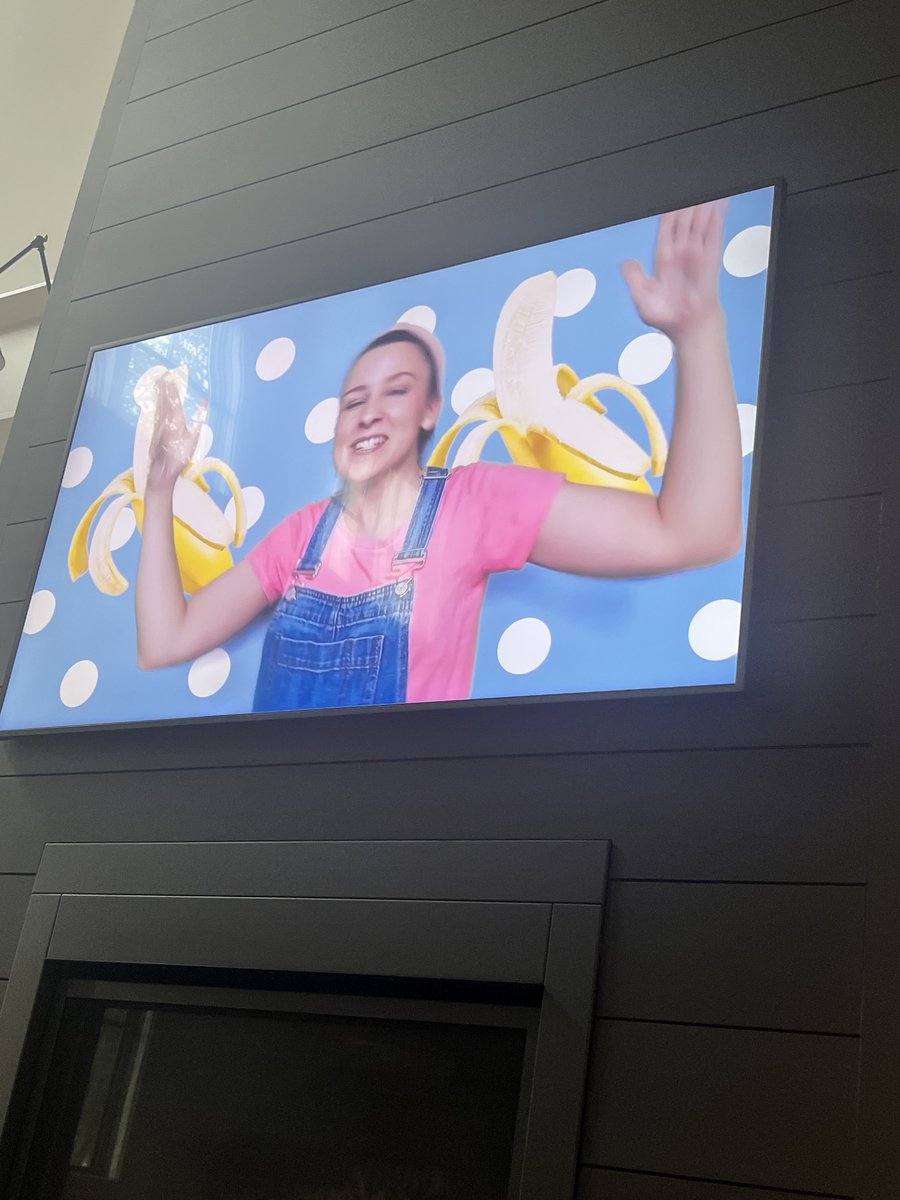 I wish Ms Rachel would do special episodes during football season and come up with songs and educational games that covered NFL football headlines

Parents and toddlers would be bought in