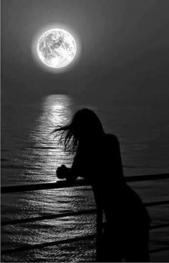 وعشقت الليل@@ 
لأجلكَِ  
وكأن القمر 
أنعكاس لوجهكَِ