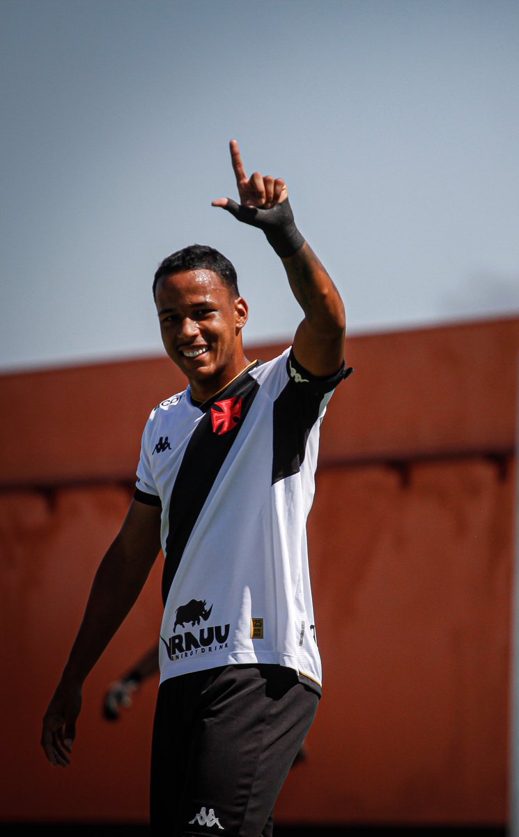 O volante Lucas Eduardo chegou hoje a marca de 8 gols na temporada.
Ele divide a artilharia do do time com o lateral-esquerdo Julião (que também é o líder de assistências (8))

📸 Matheus Lima/Vasco