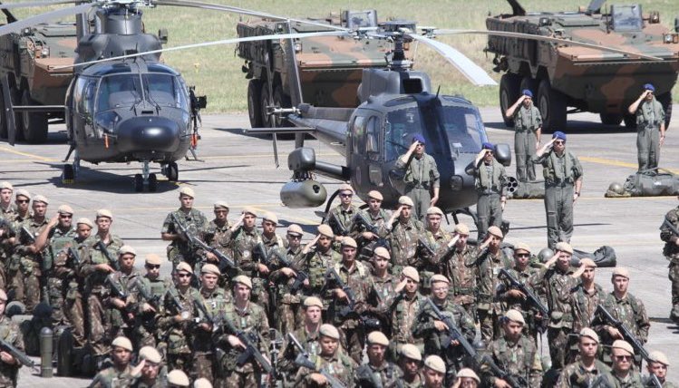 gliciofonseca's tweet photo. Hoje foi realizado no #CAvEx em Taubaté (SP) o apronto operacional da Operação Agulhas Negras 2023 que é conduzida pela #2DE do @exercitooficial🇧🇷 e será realizada no Vale do Paraíba (SP-RJ) contando com 4,3 mil militares e de meios como helicópteros e blindados Guaranis https://t.co/XMB8stPllG
