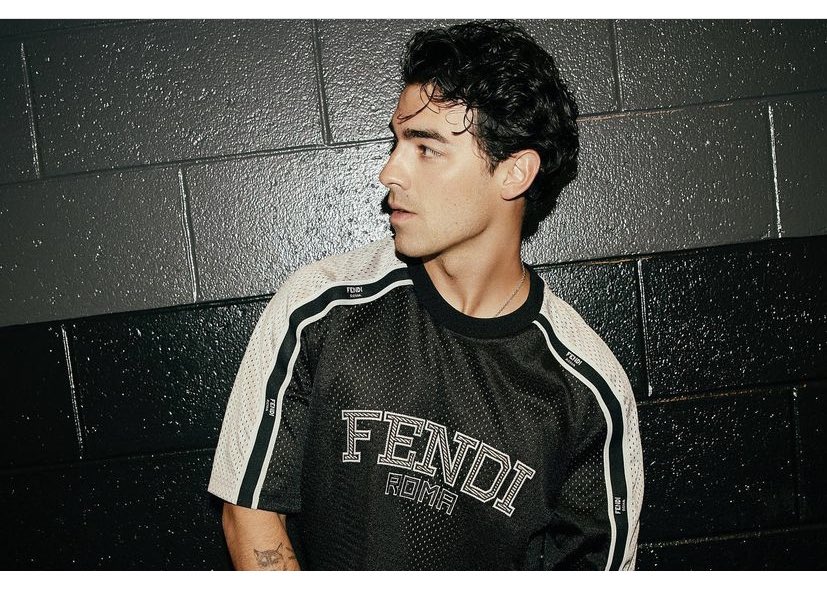 adriir97's tweet photo. Que alguien le haga cariñitos por mí 🥺 #JoeJonas https://t.co/JgiQRAaega