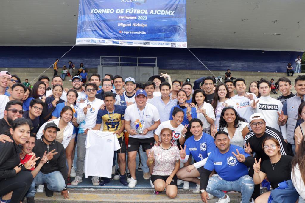 AccionJMH's tweet photo. Acción Juvenil Miguel Hidalgo en colaboración con @accionjuvenil_cdmx  realizamos  un Torneo de Fútbol con los Secretarios de AJCDMX , sin duda nos divertimos y la pasamos increíble ! ⚽️ https://t.co/S4rPeuNTrR