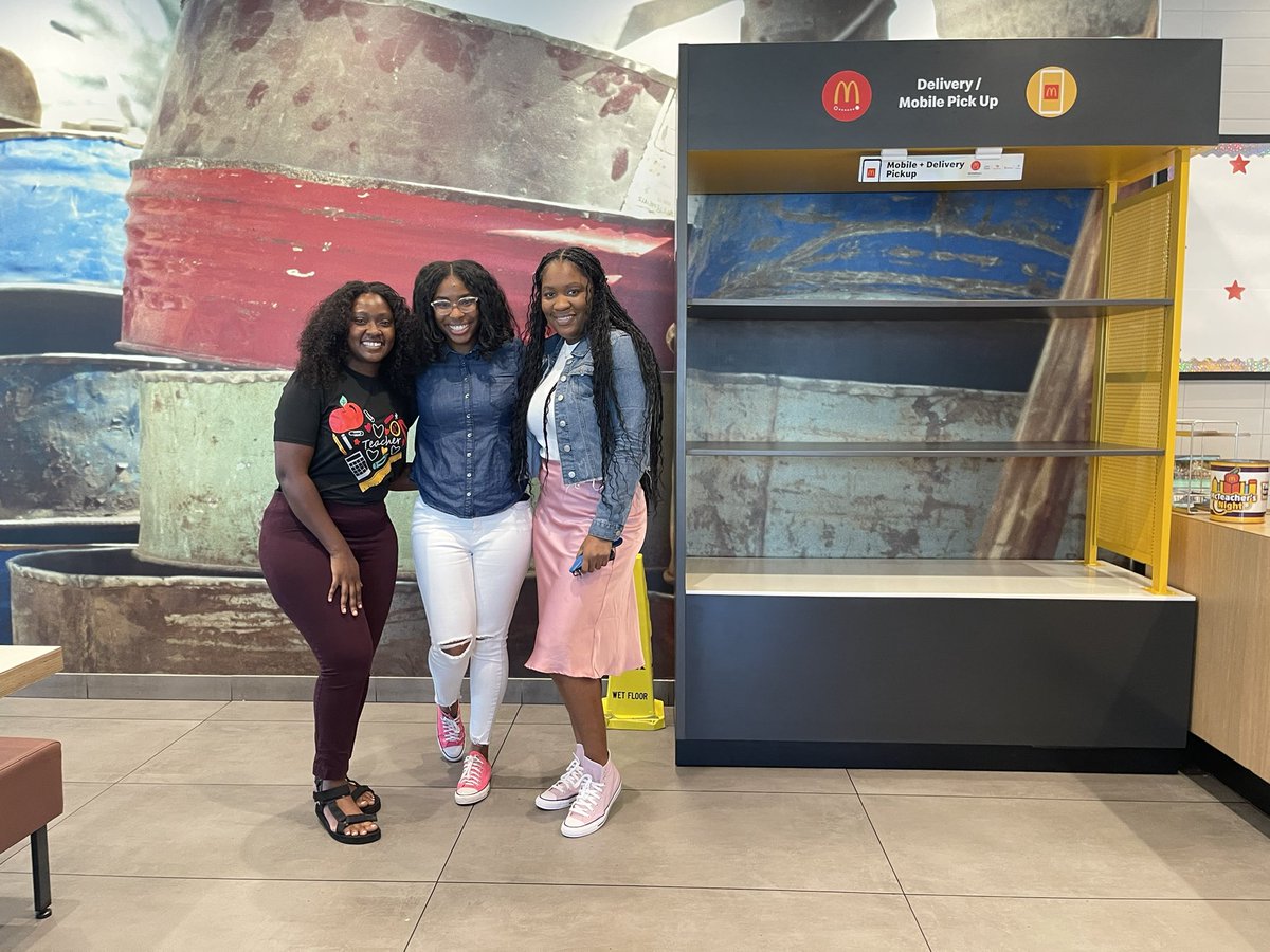 MsCYoung_'s tweet image. Spirit night!  #McTeacherNight @iam_Wallace_ @HumbleISD_RCE