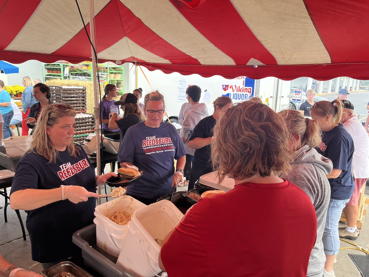 Some of the action at today’s Steak Feed! Come get dinner for $12 and support Reedsburg Athletics! #teamreedsburg