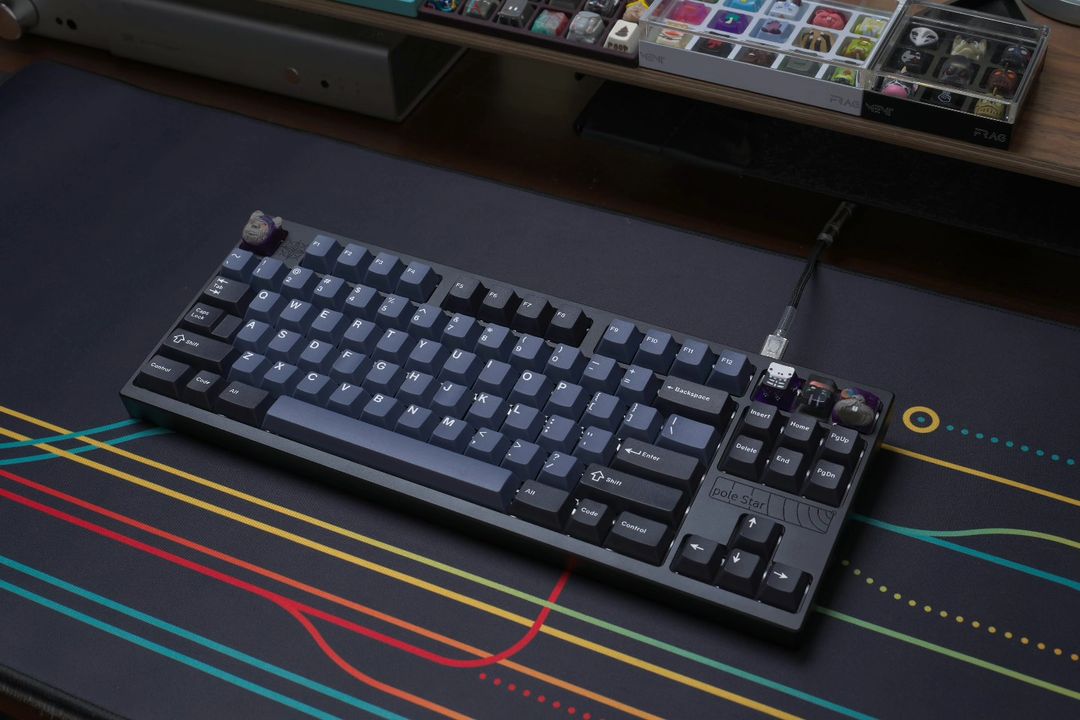 sleekkeebs's tweet photo. Board: Pole Star TKL by Team Synergy
Caps: GMK Dracula by @zenorocha
Artisans: @/omniclectic @/prime_caps @/azikeycaps
Built by: @LightningKBDs 

#sleekkeebs #keebs #keeblife #mechkey #mechanicalkeyboards #customkeyboards #keyboardporn #keyboard #keycaps #gmkcaps #pbtcaps #teclados #tecladomecanico