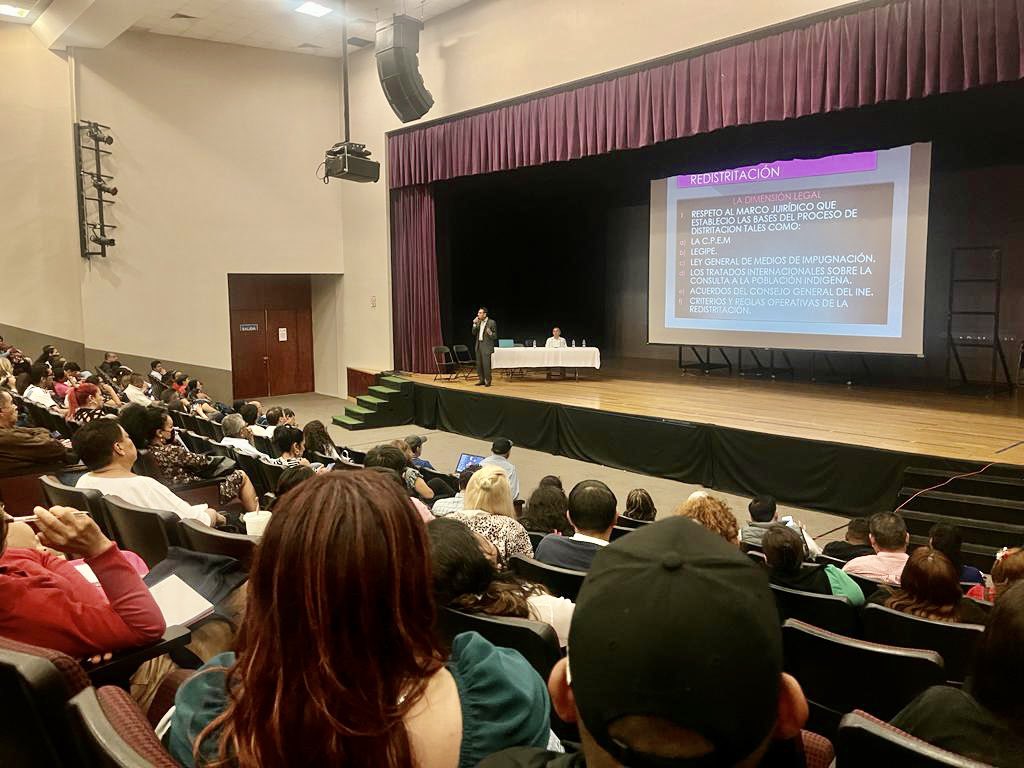 DavidGerson_'s tweet photo. Invertir tu tiempo en capacitarte produce siempre los mejores beneficios. Agradezco a mi equipo de trabajo que siempre están en búsqueda del saber. Gracias!!! @UnidosNacional por esos cursos que fortalecen nuestro conocimiento. 
@PartidoMorenaMx 
@JuanHugoNeza 
#DavidGerson https://t.co/ETFpb5RpZh