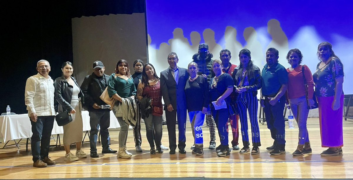 DavidGerson_'s tweet photo. Invertir tu tiempo en capacitarte produce siempre los mejores beneficios. Agradezco a mi equipo de trabajo que siempre están en búsqueda del saber. Gracias!!! @UnidosNacional por esos cursos que fortalecen nuestro conocimiento. 
@PartidoMorenaMx 
@JuanHugoNeza 
#DavidGerson https://t.co/ETFpb5RpZh