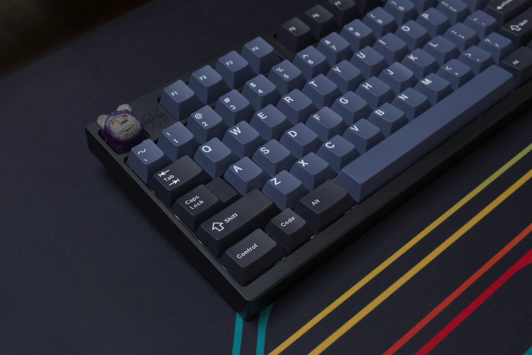 sleekkeebs's tweet photo. Board: Pole Star TKL by Team Synergy
Caps: GMK Dracula by @zenorocha
Artisans: @/omniclectic @/prime_caps @/azikeycaps
Built by: @LightningKBDs 

#sleekkeebs #keebs #keeblife #mechkey #mechanicalkeyboards #customkeyboards #keyboardporn #keyboard #keycaps #gmkcaps #pbtcaps #teclados #tecladomecanico