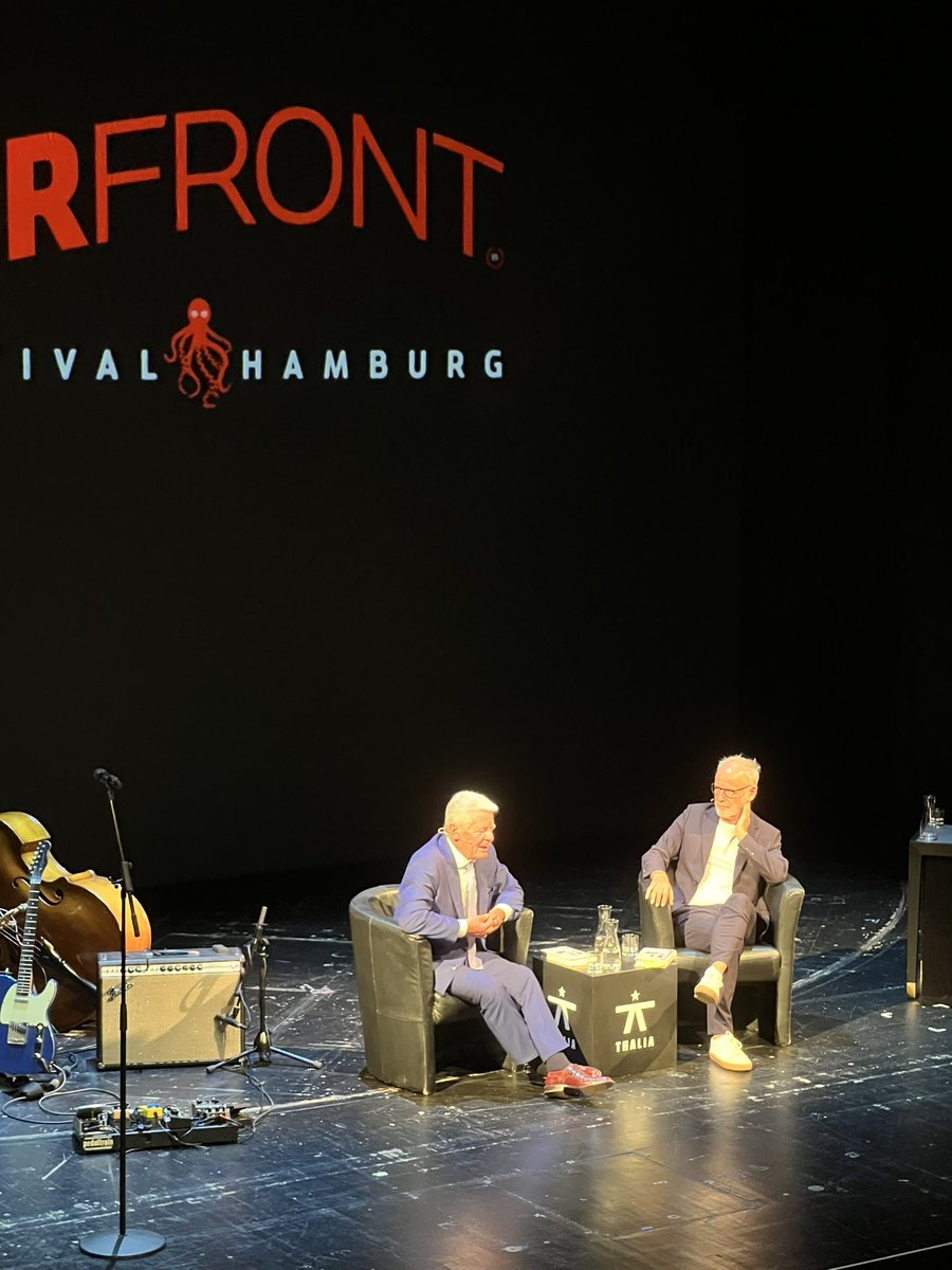 Daniel_CedenoB's tweet image. Harbourfront Literaturfestival Hamburg. #Beckmann #Gauck - It was a pleasure meeting the former Federal President of Germany, Joachim Gauck.