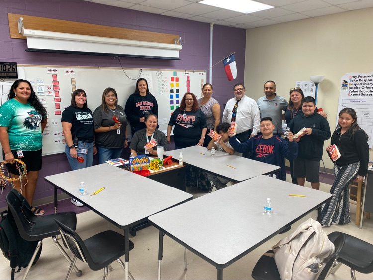 swisd_mcn's tweet photo. Mr. Salinas, Ms. Jones, Ms. Soto, Mr. Sanchez, and Coach Roland's students consistently had perfect attendance in their third period classes! Students were awarded with popcorn and a drink for their daily appearance at school! #AttendToWin https://t.co/32nB8IccZl