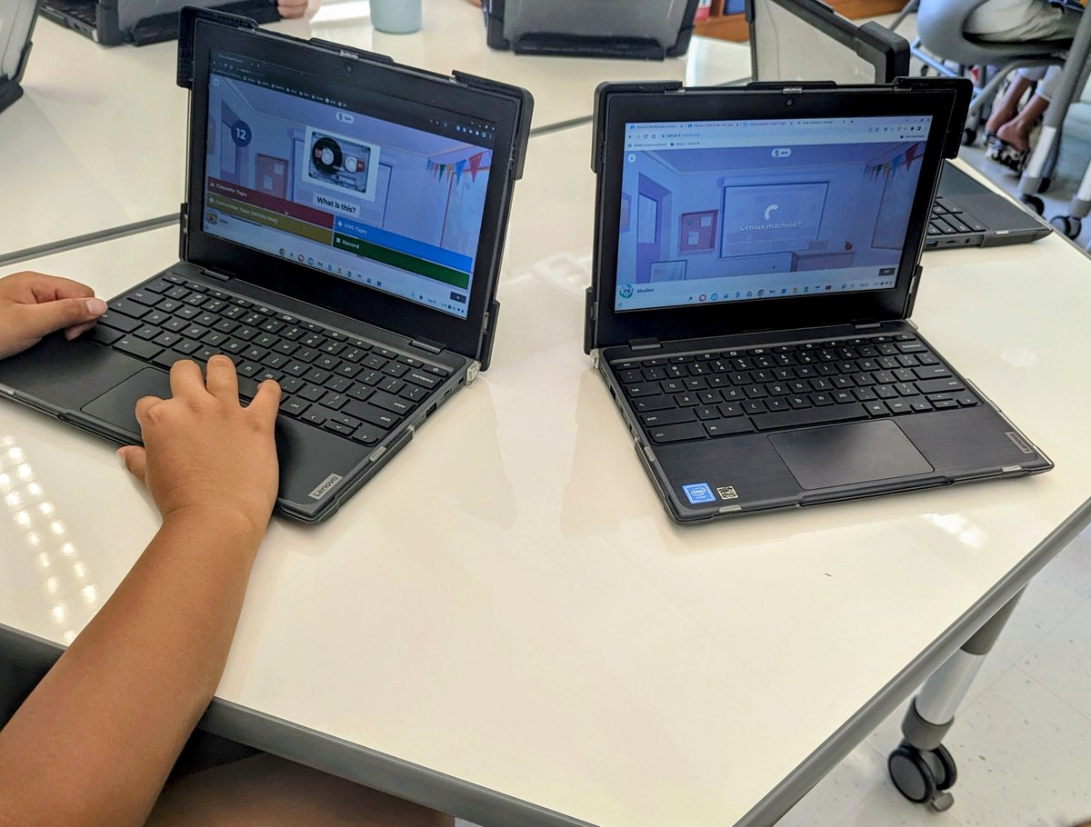 itsMrCastro's tweet photo. It's always a blast when @BraggSchoolCSD students try to identify technology from the past and present.  They sure do get a kick out of the "old" technology that I grew up using!  #WeAreChesterNJ https://t.co/enaltJcpkv
