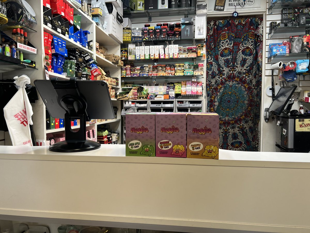 MISS_Q_TBKSS's tweet photo. NUGGIES have landed @Thebrooklandss if you are in the #DMV stop and pick up a bag or two and get medicated with @NUGGIESNFTs #NUGS #gummies #WashingtonDC #TBKSS #MISSQ #NFTComminity https://t.co/FigMG2Ns3k