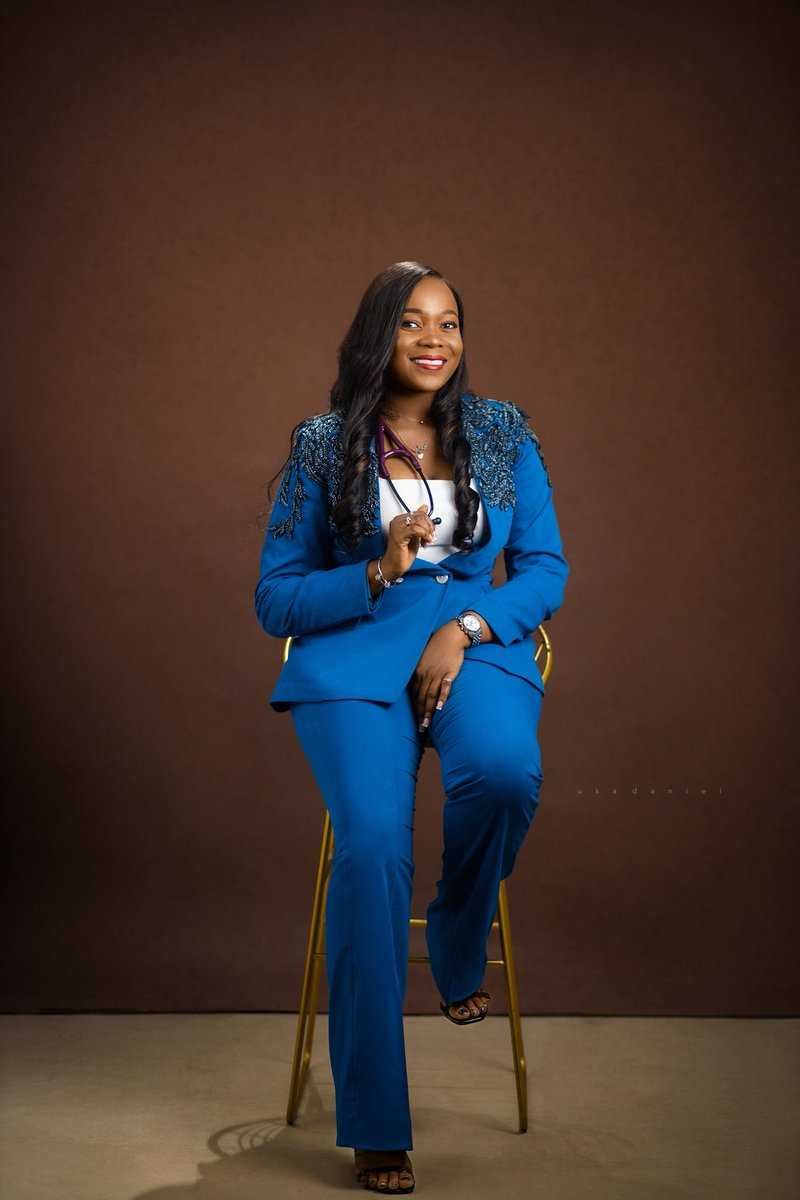 _Glowreeyah_'s tweet photo. Yesterday I got inducted into the medical profession 🤭🤭
Officially Dr Gloria Okparanta MB;BS (BENIN)💃🏻💃🏻💃🏻
It’s been a long time coming 🤭 https://t.co/X8X0tTaEW6