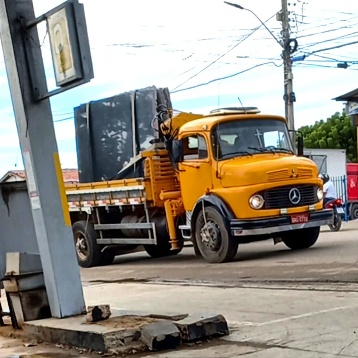 CarrosPodres's tweet photo. #Ford #Volkswagen #Chevrolet #MercedesBenz #FordF1000 #Fusca #ChevroletD20 #MB1113 #iguatu #Ceara #Brasil https://t.co/uTHpN7FDZa