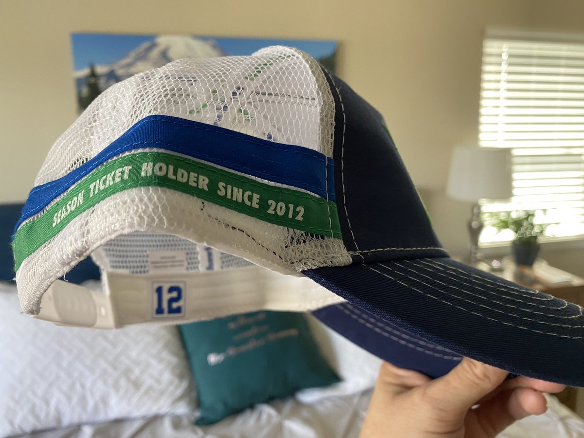 SeahawkScreamer's tweet image. Best #seasonticketholder  gift EVER! @Seahawks  NAILED it! Love 💙💚