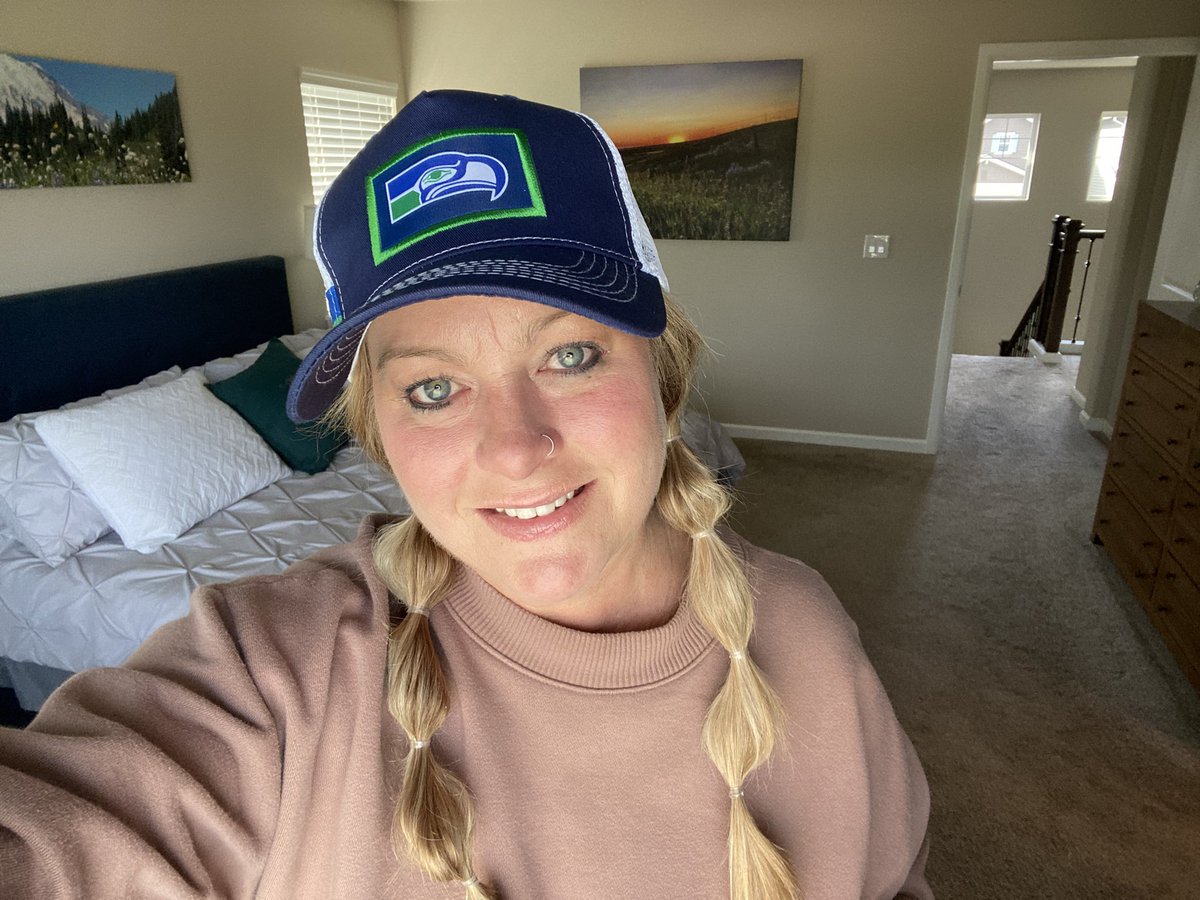 SeahawkScreamer's tweet image. Best #seasonticketholder  gift EVER! @Seahawks  NAILED it! Love 💙💚