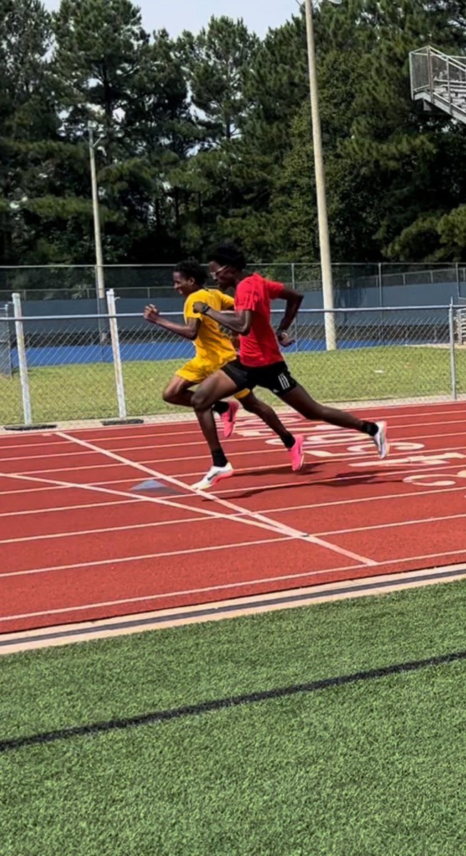HallBrax's tweet photo. Fall Break. 400m sprint to settle some things for the XC team. My camera person had a bad angle. Who won? 

❤️ for @kendric_love 
RT for @deltonfwhite https://t.co/tQaS0qdvLb