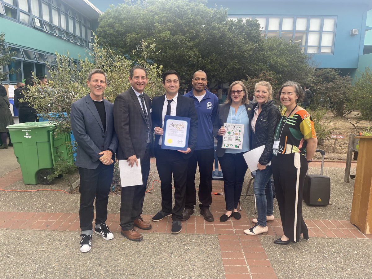Honored to join the Climate Solutions #GreenStridesTour launch in SFUSD schools this week! #EdGreenRibbon @usedgov @cadepted @CAGreenRibbon @SFUnified @SFUSD_Science #WeAreSFUSD