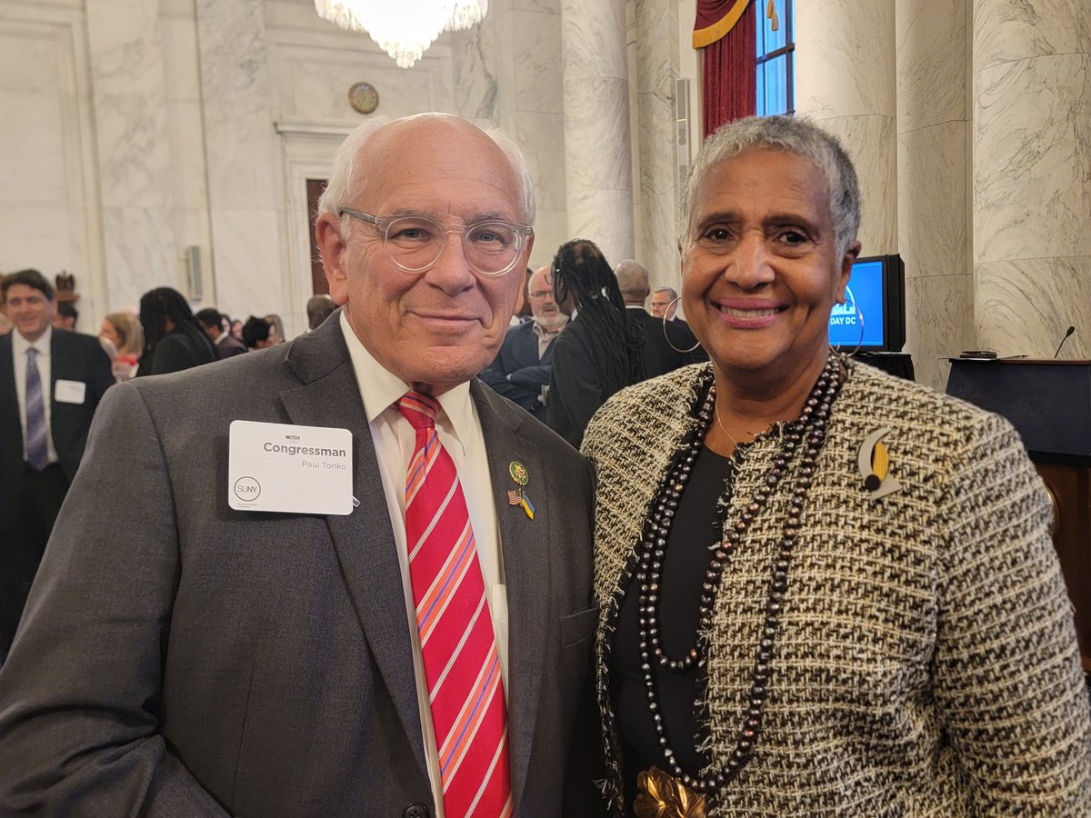 SUNY's tweet photo. @sunyesf @SUNYPolyInst @SUNYCobleskill @MonroeCC @stonybrooku @ualbany @SUNYGeneseo @SUNYChancellor @JohnBKing @rfsuny @SUNYRockland @sunybroome @UpstateNews @NSF @NSFDrPanch @NIH @sunydownstate @newpaltz @UBuffalo @US_EDA @suny_cortland @binghamtonu @NOAA @nysmesonet @Brockport @SUNY_Purchase @SUNYEmpire @sunyoswego With hundreds of DC-based #SUNY alumni and campus representatives, the #SUNYDayDC reception was one to remember! https://t.co/2W6bvAn3jL