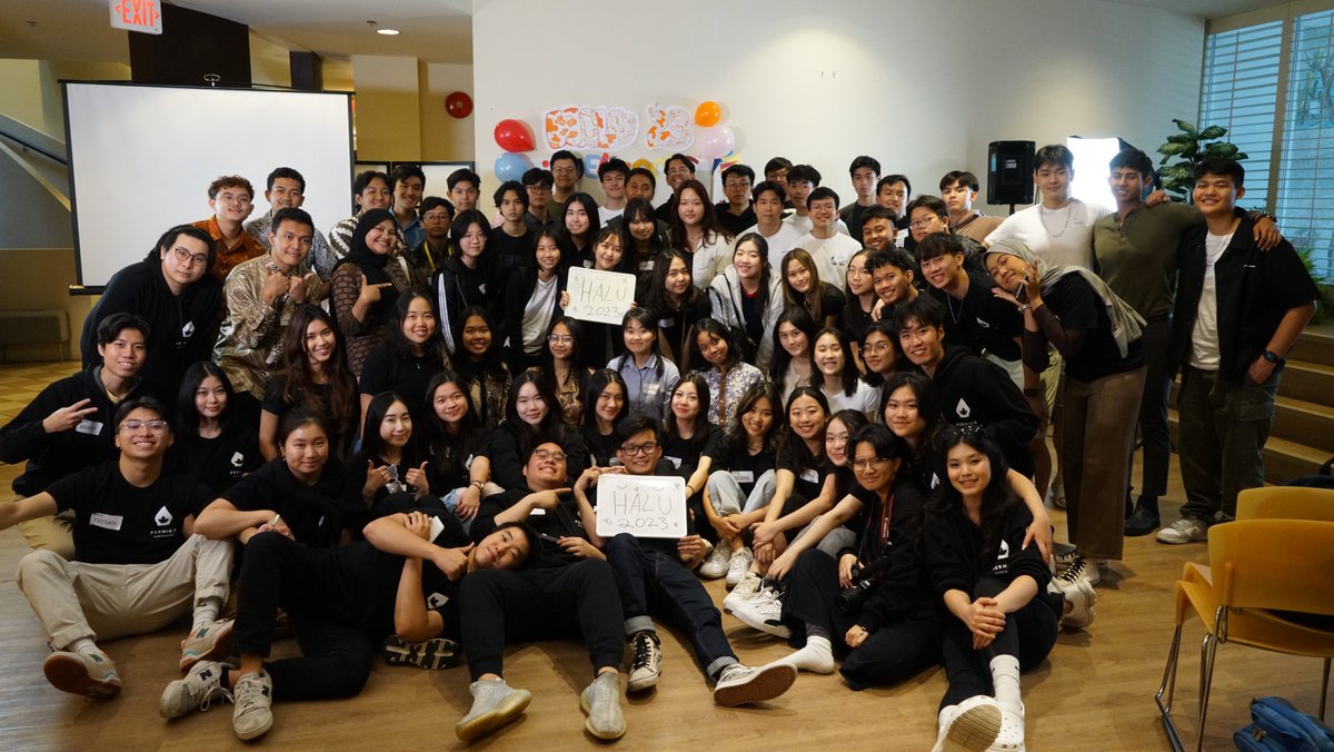 indonesiainvc's tweet photo. Indonesian students and newcomers in British Columbia had a fantastic time at the HALU Welcome Party hosted at KJRI Vancouver. From games to inspiring speeches, it was a night of unity and celebration. Read more: https://t.co/XNUCh8HZPL https://t.co/xJ2zocTA20