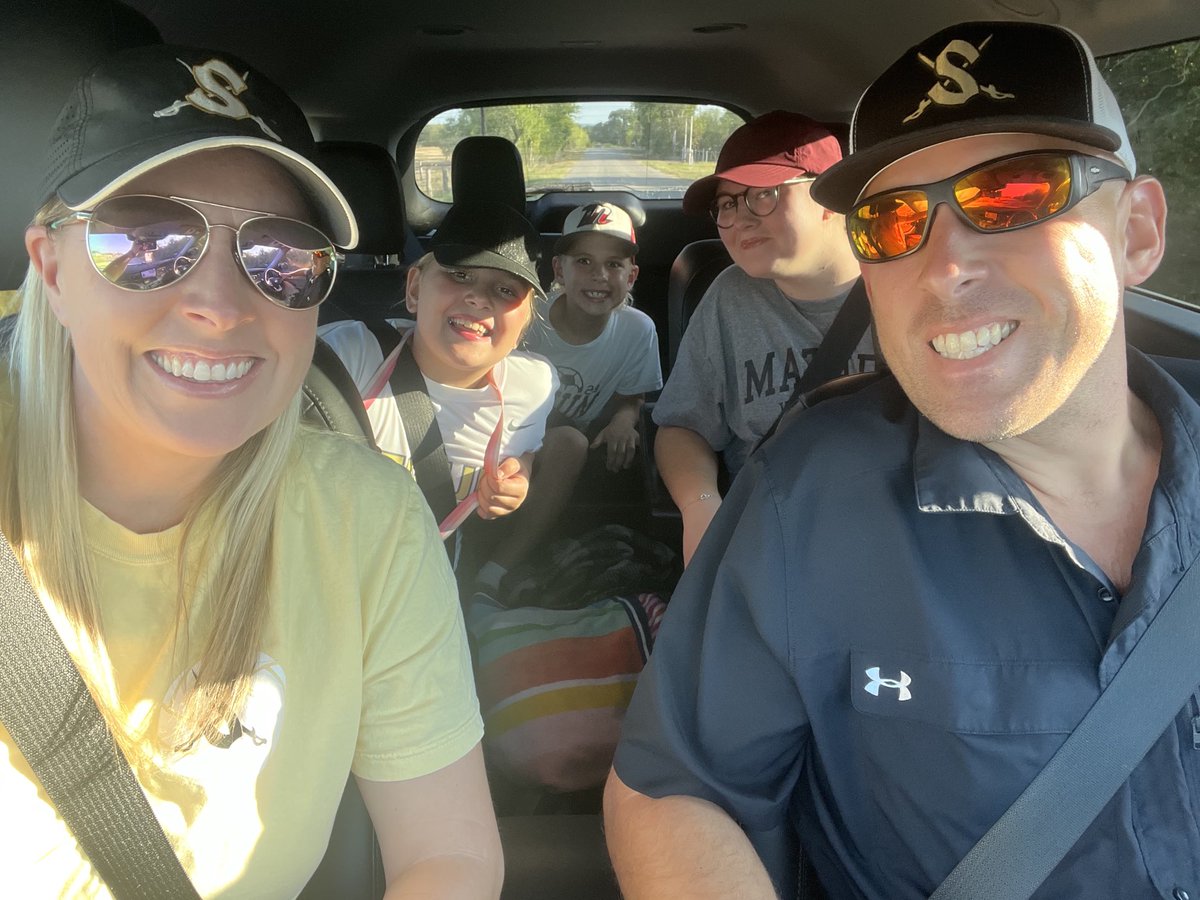 Ashley Farris tweet media