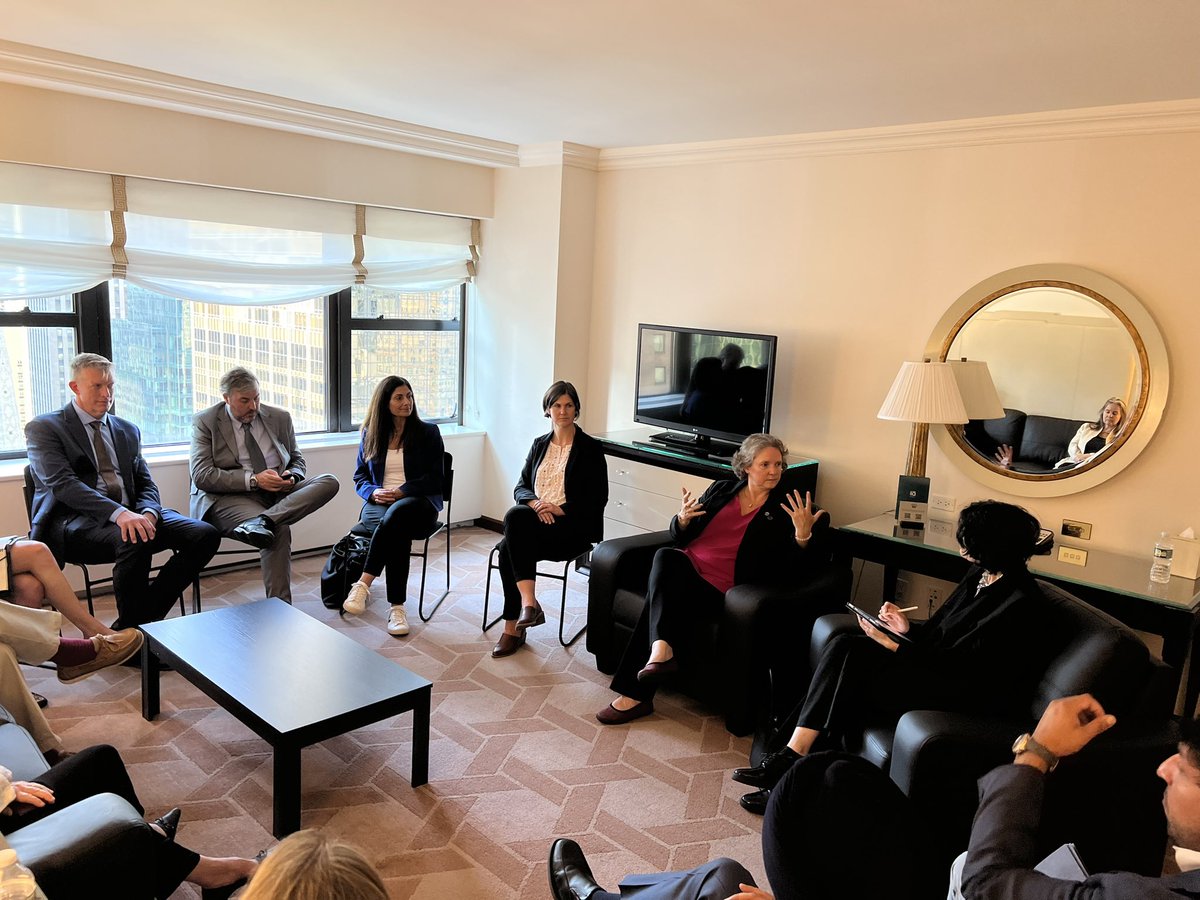 ICLEI_USA's tweet photo. Thank you to @SubnationalDip Hachigian for meeting with the US Mayors at #ClimateWeekNYC to discuss priorities around plastics reduction, youth engagement, and climate leadership.

@ICLEI, @usmayors, @ClimateMayors, &amp; @cmwellenkamp + your office show #MultilevelActionDelivers. https://t.co/gm5ZmG6UES