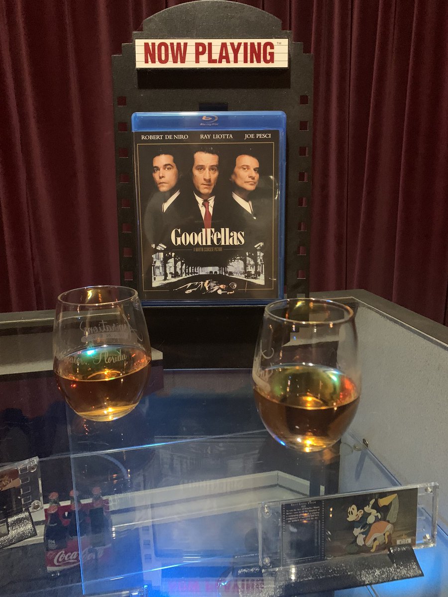 RiverC26327's tweet photo. Physical media is the best!!! Old school in the home theater. https://t.co/oVFVx1DIHZ