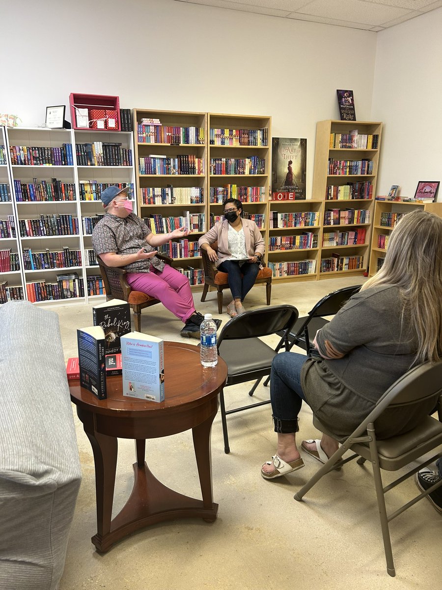 lovessweetarrow's tweet photo. Chatting soccer romance and neurodivergence with @merylwilsner and @DJacksonBooks ! https://t.co/ddNJmUojGw
